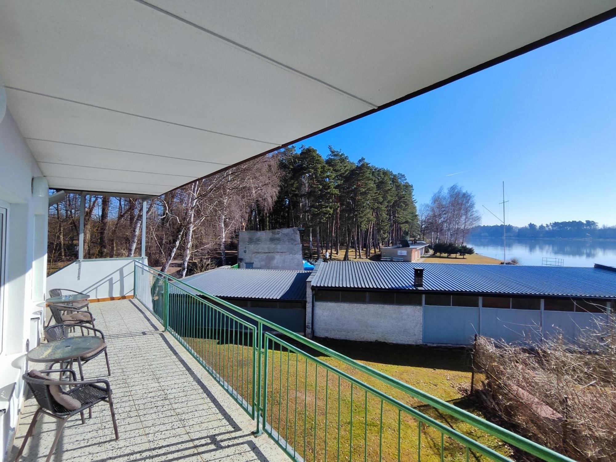 Hotel Yacht Club Bezdrev Hluboká nad Vltavou Esterno foto