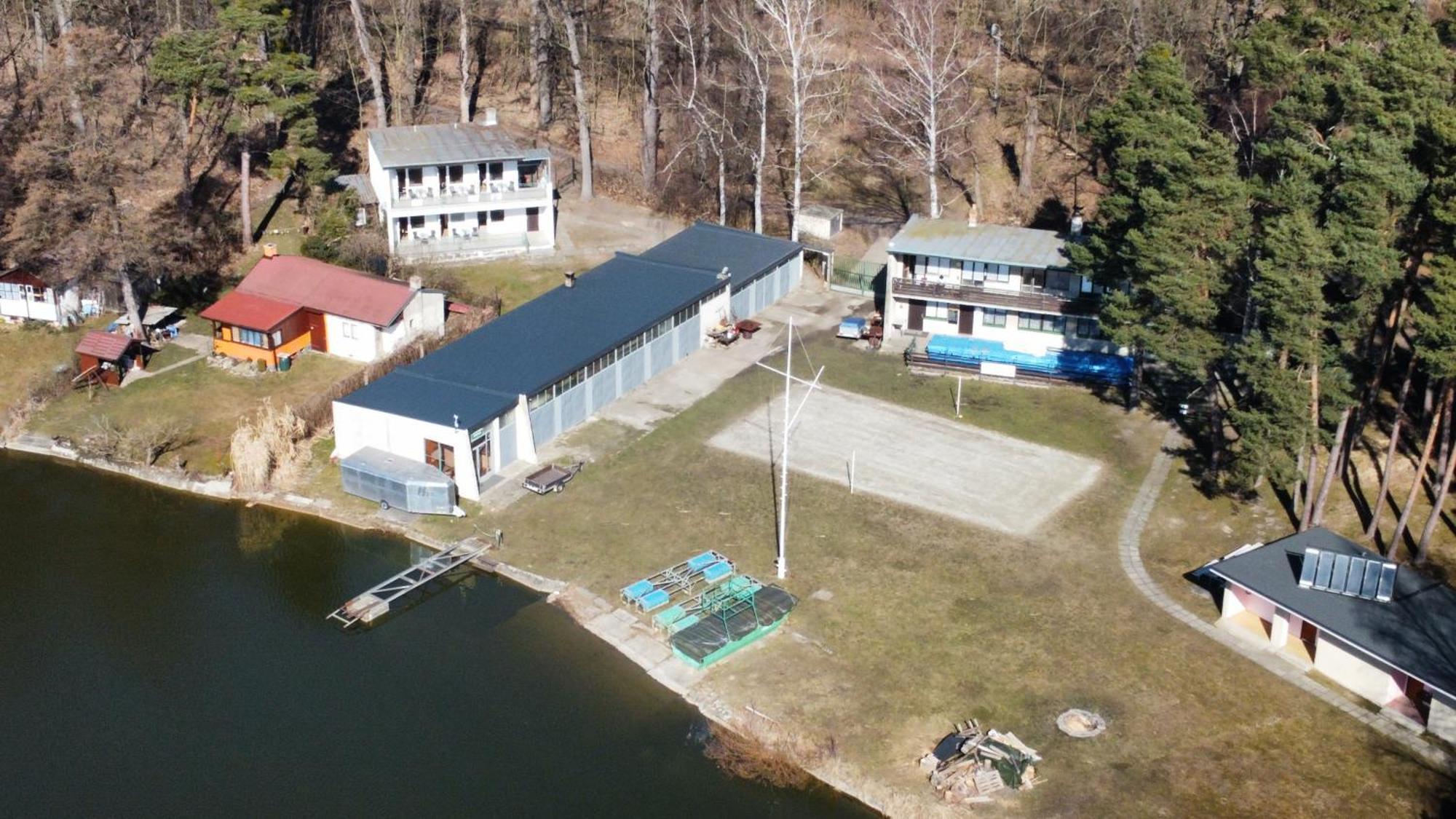 Hotel Yacht Club Bezdrev Hluboká nad Vltavou Esterno foto