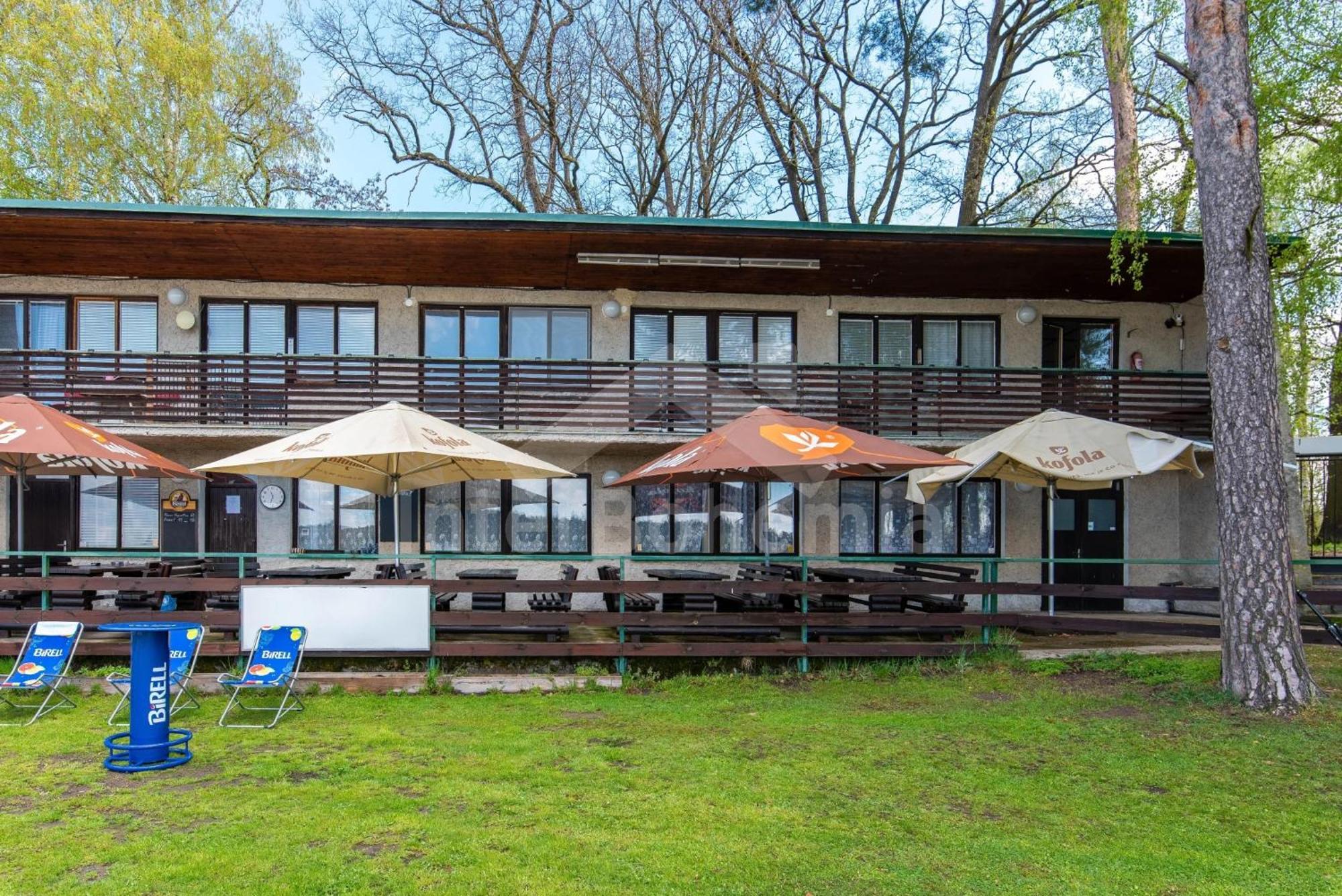 Hotel Yacht Club Bezdrev Hluboká nad Vltavou Esterno foto
