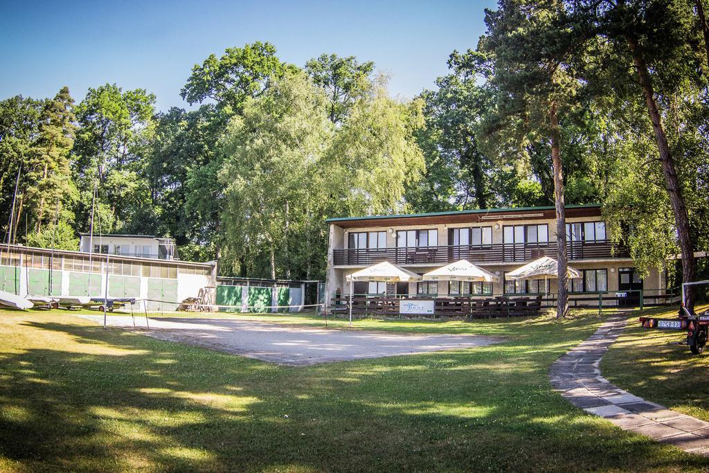 Hotel Yacht Club Bezdrev Hluboká nad Vltavou Esterno foto